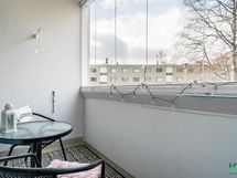 Olohuoneesta kulku parvekkeelle