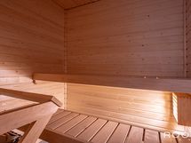 Taloyhtiössä harvinainen sauna on myös linjasaneerauksen yhteydessä uusittu ja täysin käyttämätön.