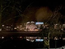 Vaakunan valot vastarannalla