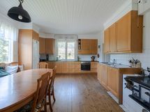 Keittiössä on puuliesi myös