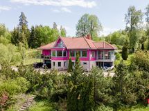 Julkisivu järvelle päin