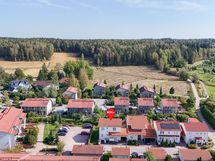 ilmakuva talon etupuolelta