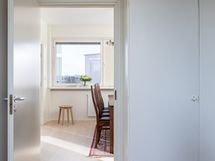 Makuuhuoneessa kaapistot