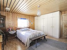 Vanhan puolen makuuhuone