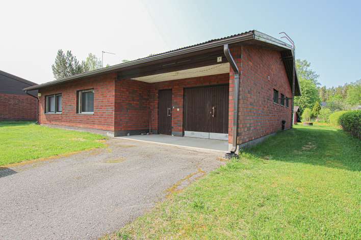 Omakotitalo, Mh, oloh, k, kph, s, wc, var.huone, at, terassi, 79/130 m², Tapala