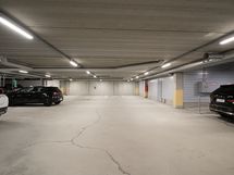 Autohallipaikka myynnissä erillisellä osakkeella.