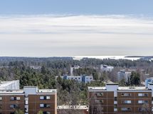 Näköalahuoneiston parvekkeelta merimaisemat