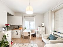 Kodikas yksiö sisäpihan rakennuksessa, keskeisellä sijainnilla.