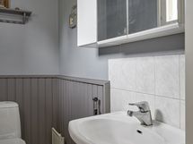 Toinen WC makuuhuoneen yhteydessä