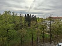Ylimmästä kerroksesta kivat puistonäkymät