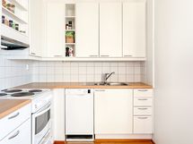 Arkea helpottamassa astianpesukone.