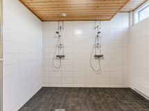 Taloyhtiön saunaosaston pesuhuone