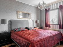 Asunnon 2 päämakuuhuone