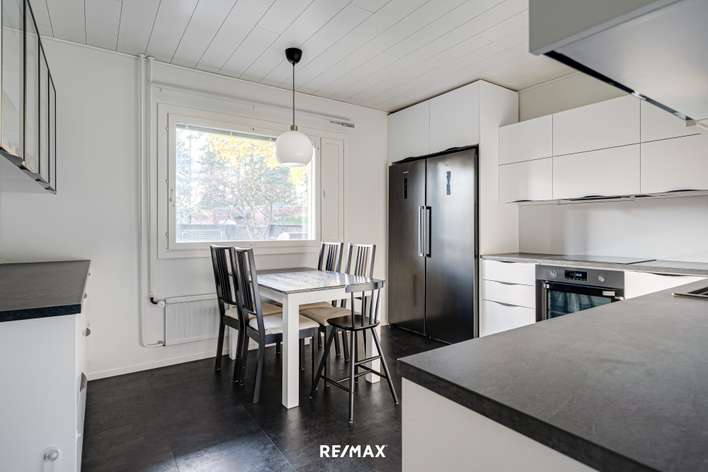Omakotitalo, 4h+oh+k+kph+s+eril.wc+et+parveke, 119/142 m², Kerrola, Raisio