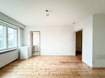 Ylimmän kerroksen hyvällä pohjaratkaisulla oleva kiva koti lähellä luontoa ja palveluita.