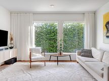 Olohuoneesta vihreät näkymät ympäri vuoden