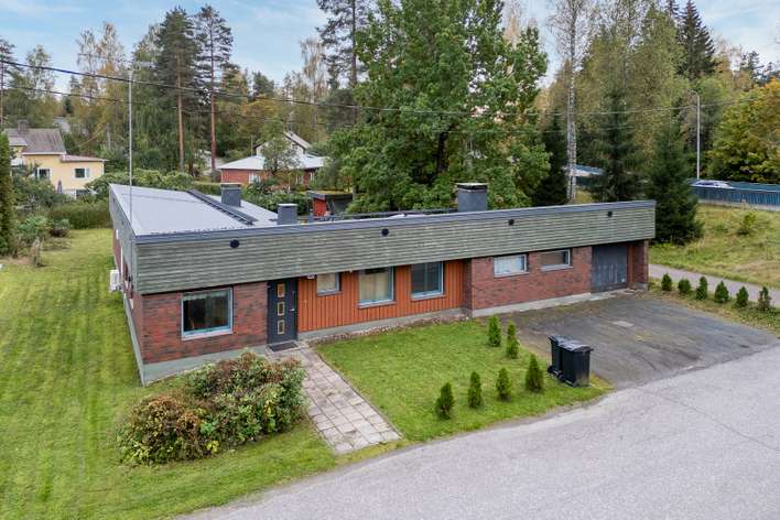 Omakotitalo, 4h, k, wc, khh, psh, s, at, var, kellari, 124/189 m², Kruununpuisto, Hyvinkää