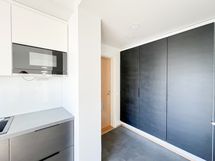 Eteisessä on hyvin säilytystilaa.