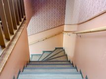 Rappuset kellarikerrokseen