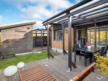 Terassit rakennettu v. 2019 ja katteet asennettu v. 2022.