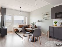 Olohuoneesta käynti parvekkeelle