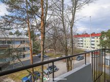 Parvekkeen saa myös lasittaa