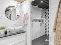 Kylpyhuone remontoitu 2013