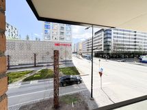 Näkymät ikkunoista ja ranskalaiselta parvekkeelta.
