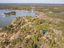 Järnö ja myytävä piha - Järnö och gården