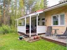 sisäpihan puolelta