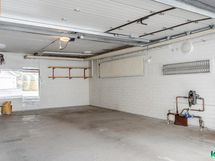 Tilava autotalli ja autokatos helpottavat autoilijan arkea
