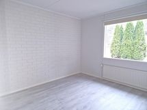 Makuuhuone keittiötä vastapäätä