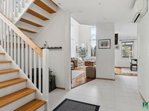 Kauniit portaat johdattavat yläkertaan