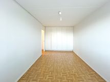 Makuuhuoneessa on mukavasti kaappitilaa