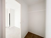 Säilytystilana toimii vaatehuone.