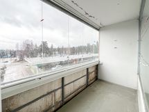 Parveke on etelän suuntaan.