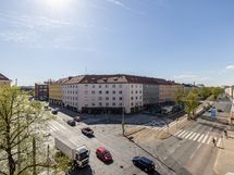 Ylimmästä kerroksesta aukeaa upeat avarat näkymät!