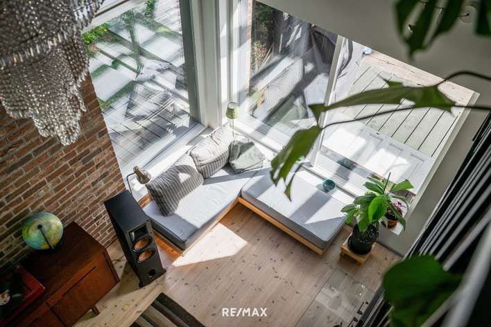 Omakotitalo, 5h, avok, kph x 2, khh, walk-in closet, lasiterassi, piha Talousrakennus; jossa kph/wc, s, huone, äänieristetty harrastetila, varasto, tekninen tila, 172/198 m², Vartioharju, Helsinki