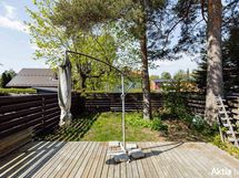 Aurinkoinen terassi