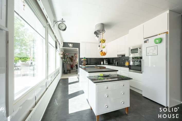 Omakotitalo, 3 mh + oh + k + tkh + kph + s + 2x wc + autotalli, 180/241 m², Neitsytlinna - Näkymä 3