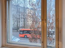 Näkymät ikkunoista topeliuksenkadulle.