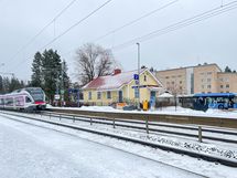 Tuomarilan juna-asemalle on matkaa vain 300m asunnolta