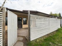 Takapihalle käynti parkkipaikalta