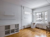 Alakerran makuuhuone