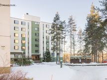 Rauhallinen taloyhtiö päättyvän tien päässä