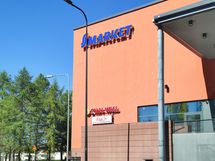 Lähikauppa tien toisella puolella