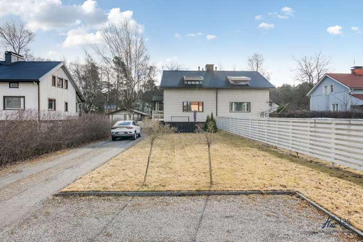 Paritalo, 4h+k+ph/wc+wc+vh+varastot Kellarissa yhteisissä tiloissa s+ph+pannuhuone, 99/141 m², Takakirves, Turku