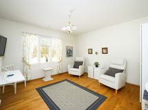 Alakerran makuuhuone (mh1)