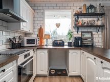 Käytännöllinen keittiö / Praktiskt kök