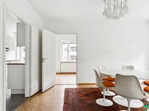 Ruokatilan takana pieni makuuhuone